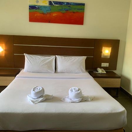 Bella Vista Express Hotel Pantai Cenang  Extérieur photo