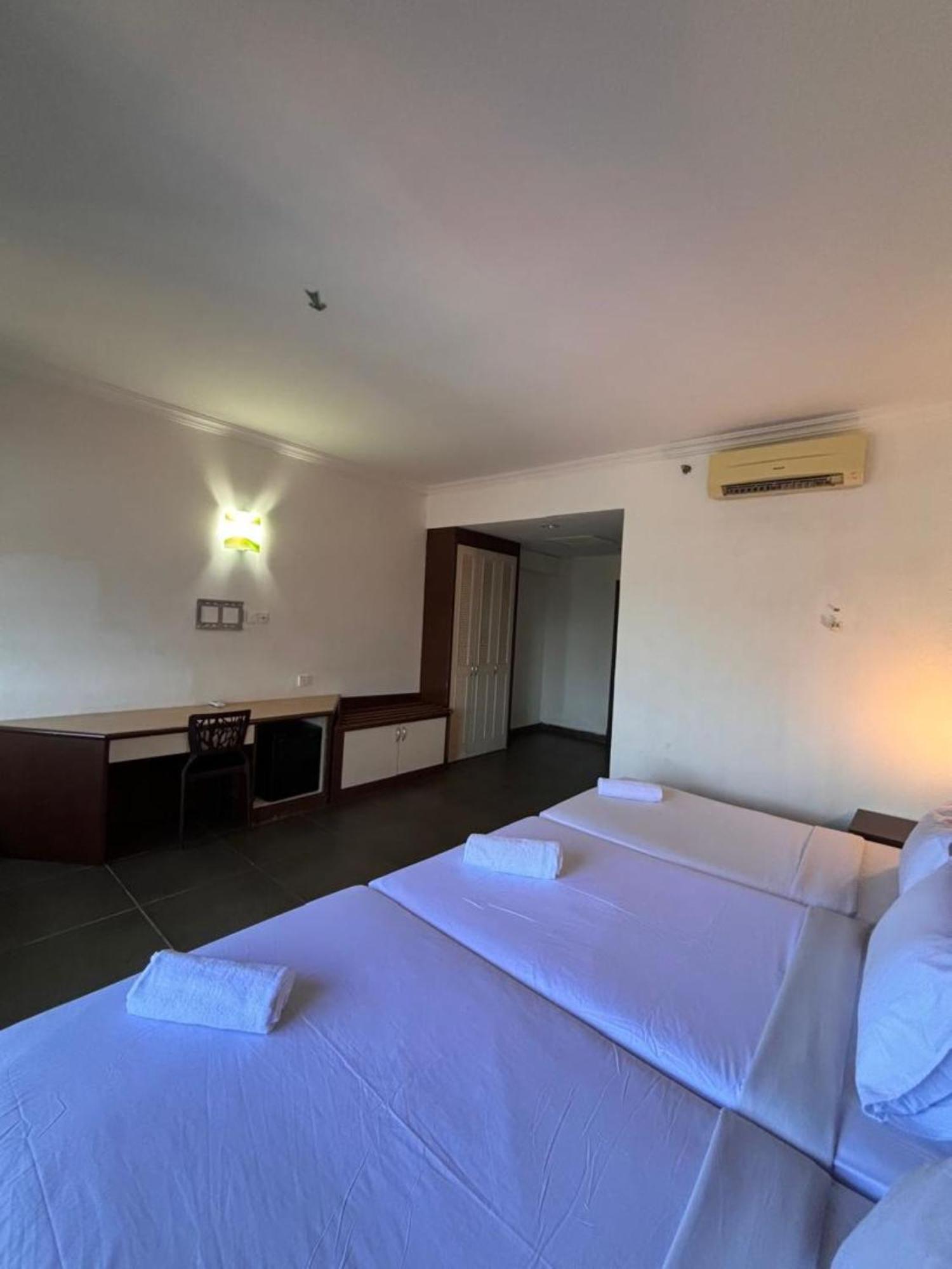 Bella Vista Express Hotel Pantai Cenang  Extérieur photo